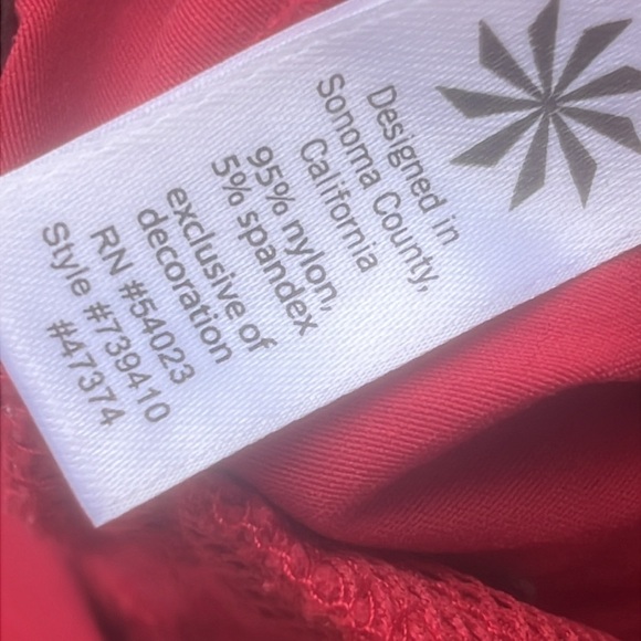 Athleta Women's Red Dipper Bermuda Hiking Climbing Shorts Size 8 - Picture 9 of 10